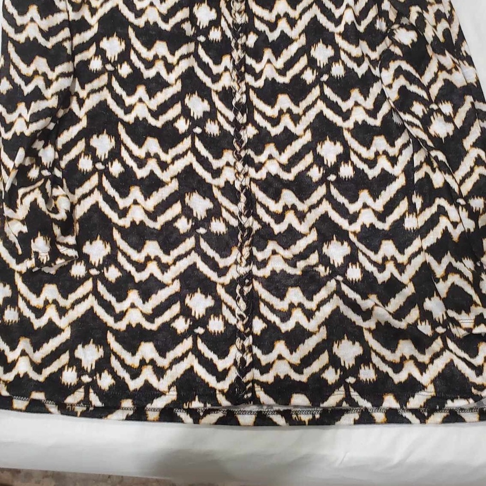 Chic Black and White Chevron Skirt